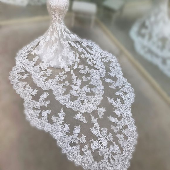 Mercedes Gown - Picture 2 of 3